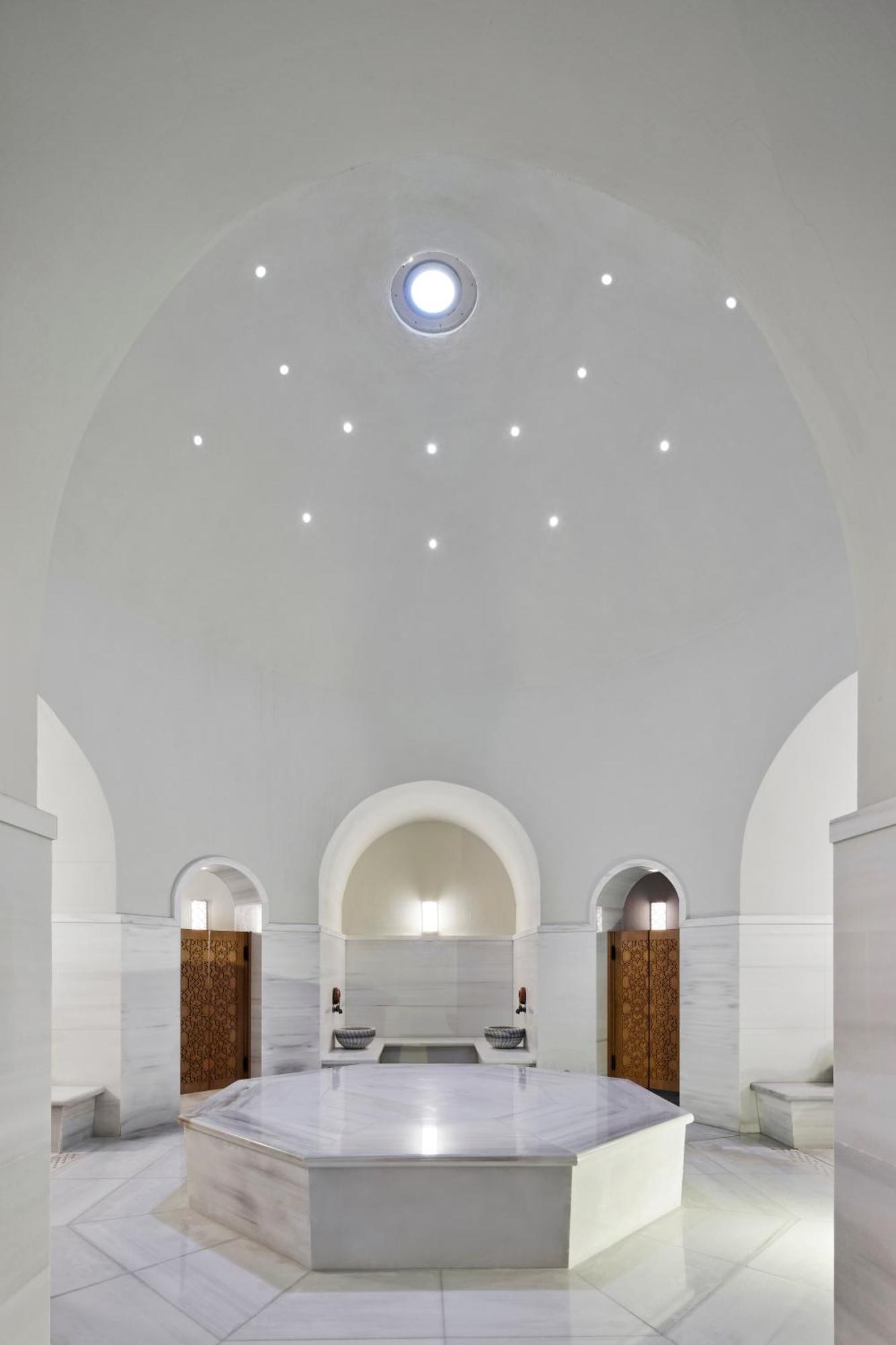 ไททานิค เกนดาร์เมนมาร์ค เบอร์ลิน โฮเทล Hotel ภายนอก รูปภาพ The ceiling of the church
