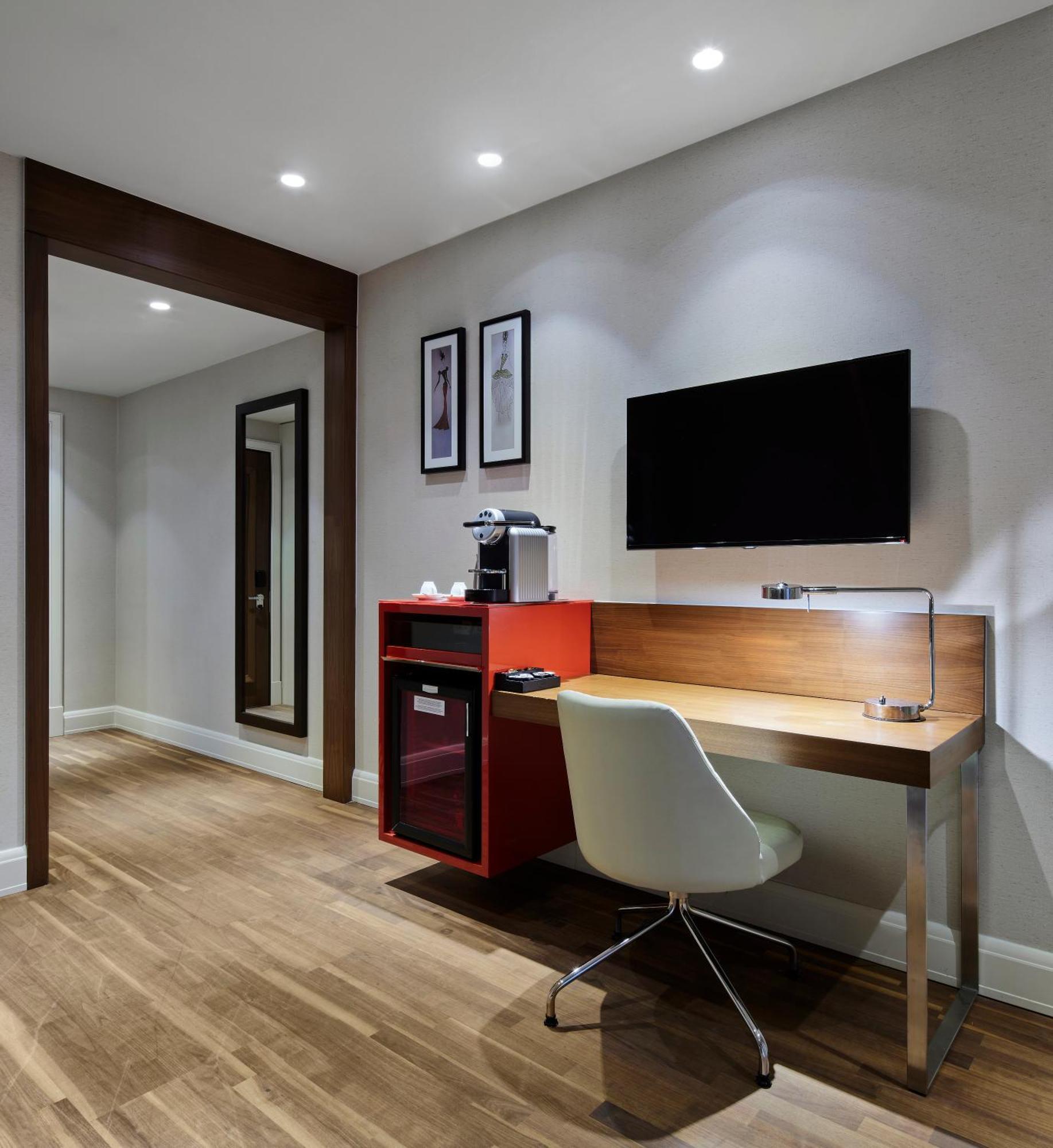 ไททานิค เกนดาร์เมนมาร์ค เบอร์ลิน โฮเทล Hotel ภายนอก รูปภาพ A room at the hotel