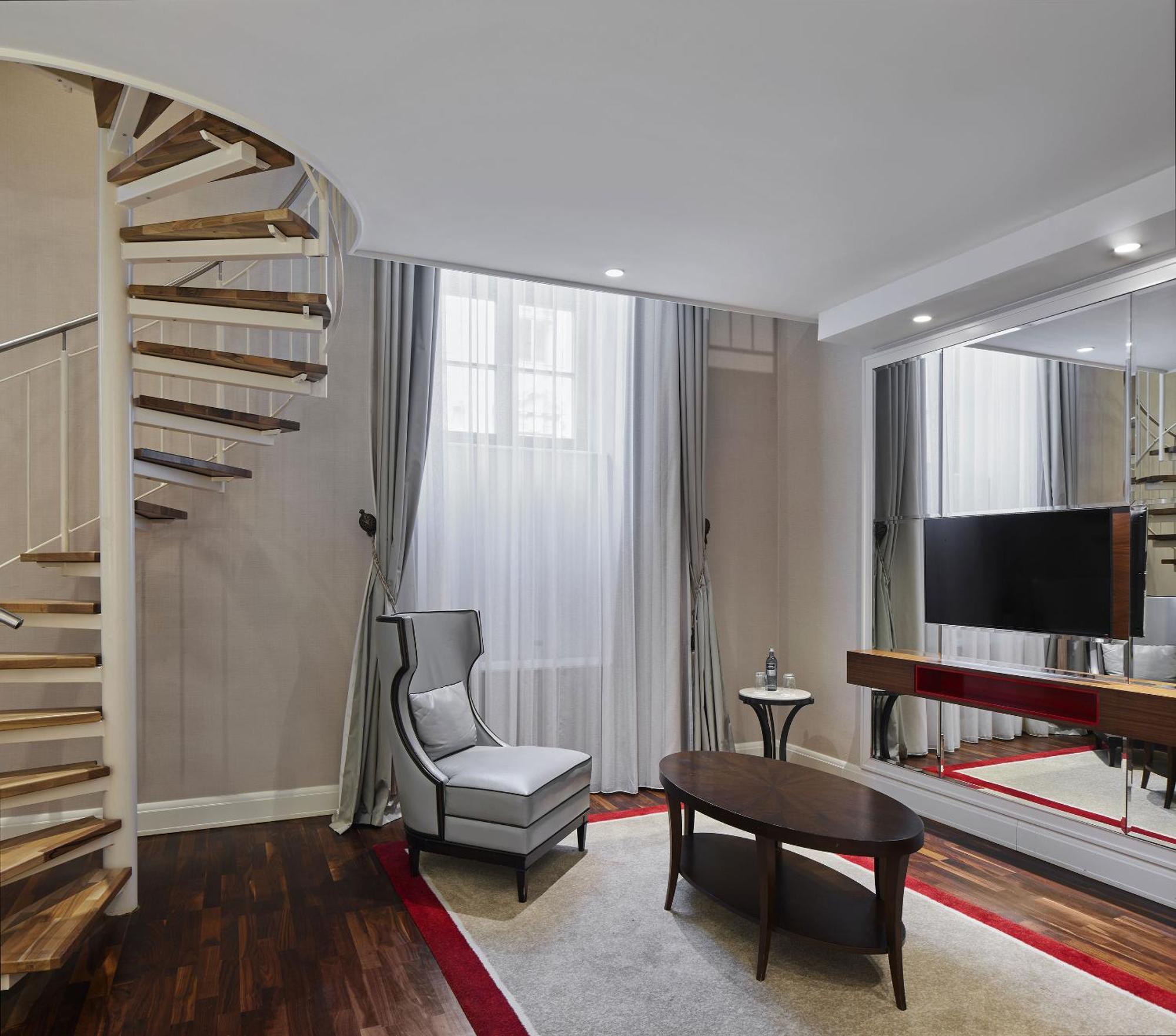 ไททานิค เกนดาร์เมนมาร์ค เบอร์ลิน โฮเทล Hotel ภายนอก รูปภาพ A suite at the hotel