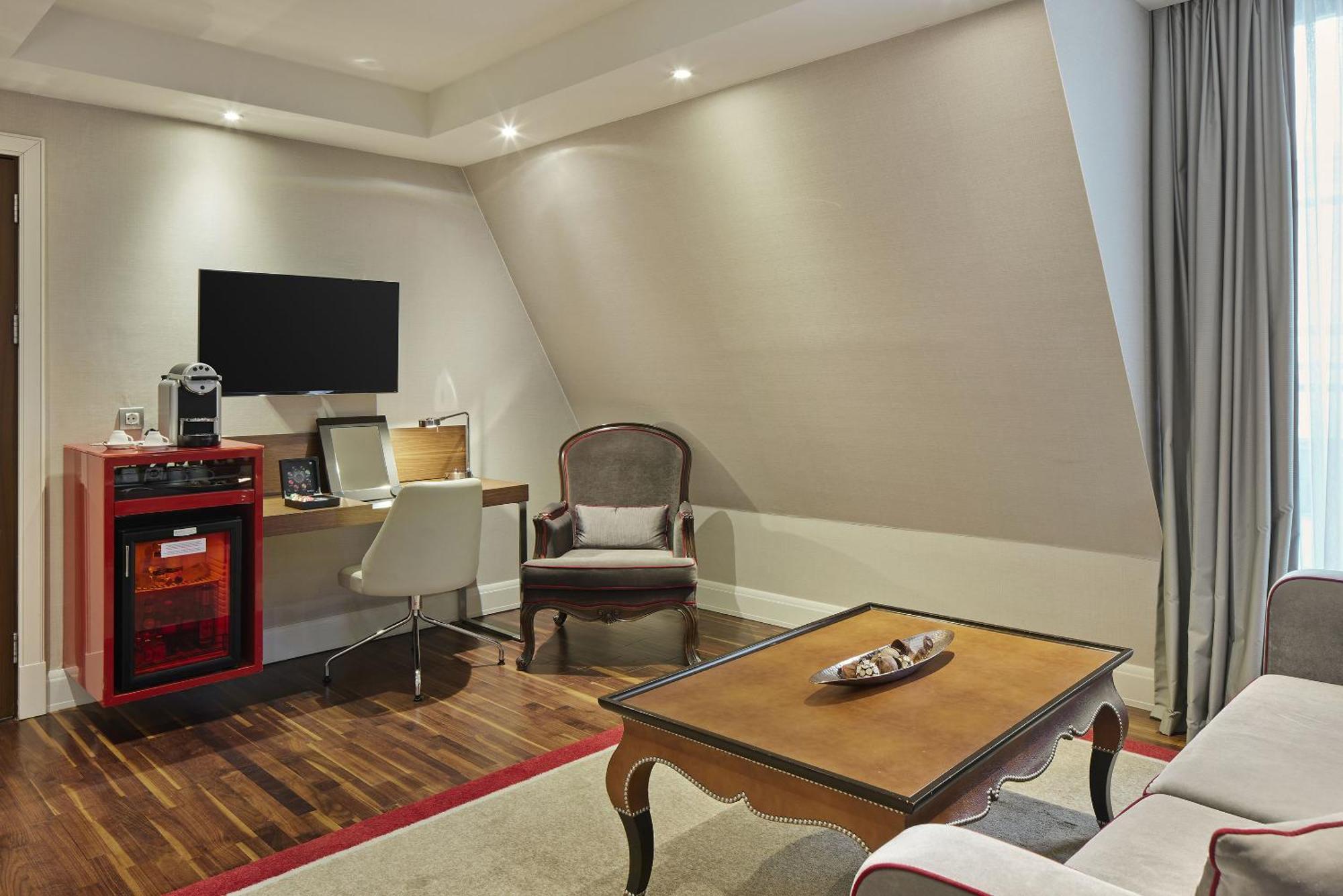ไททานิค เกนดาร์เมนมาร์ค เบอร์ลิน โฮเทล Hotel ภายนอก รูปภาพ A suite at the hotel