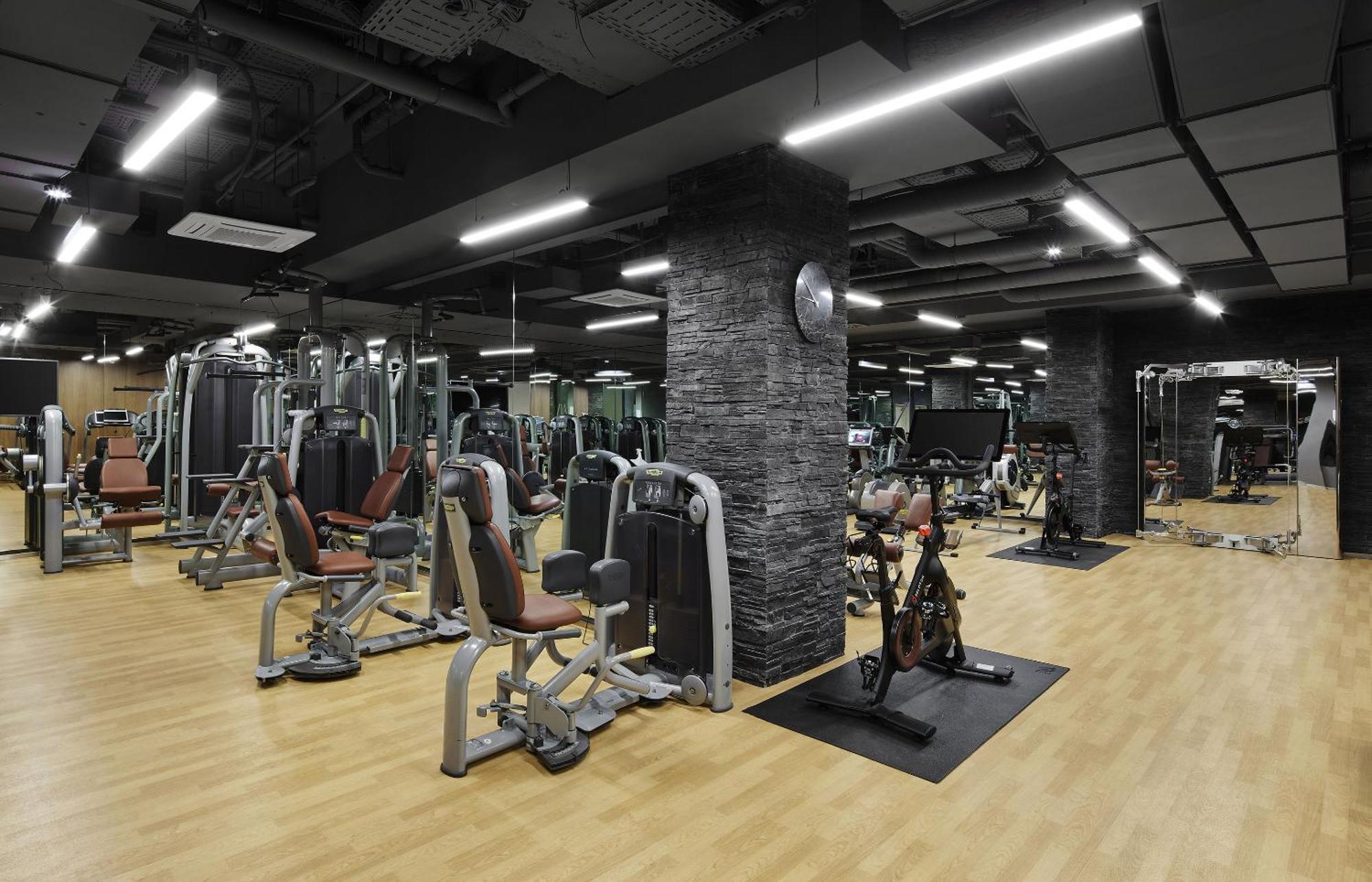 ไททานิค เกนดาร์เมนมาร์ค เบอร์ลิน โฮเทล Hotel ภายนอก รูปภาพ The gym at the hotel