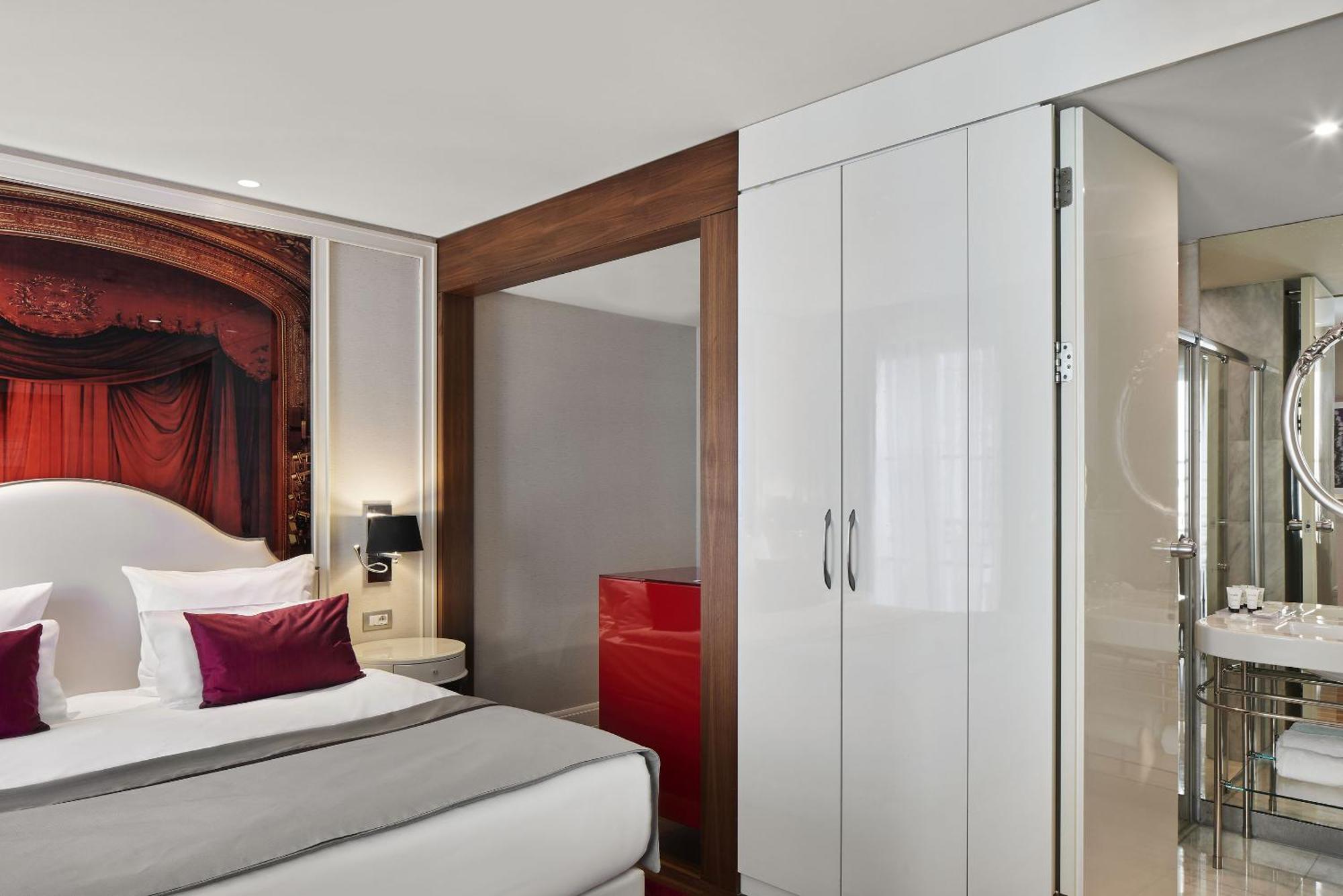 ไททานิค เกนดาร์เมนมาร์ค เบอร์ลิน โฮเทล Hotel ภายนอก รูปภาพ A sliding door