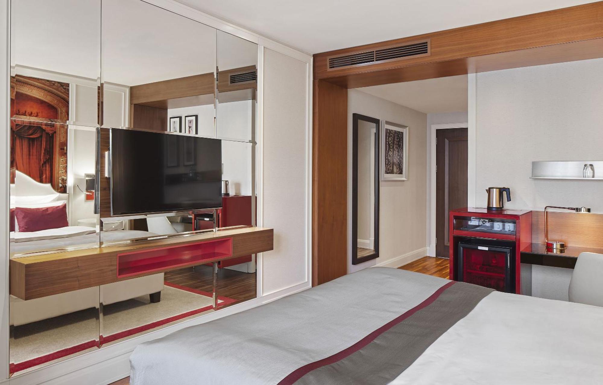 ไททานิค เกนดาร์เมนมาร์ค เบอร์ลิน โฮเทล Hotel ภายนอก รูปภาพ A room at the hotel