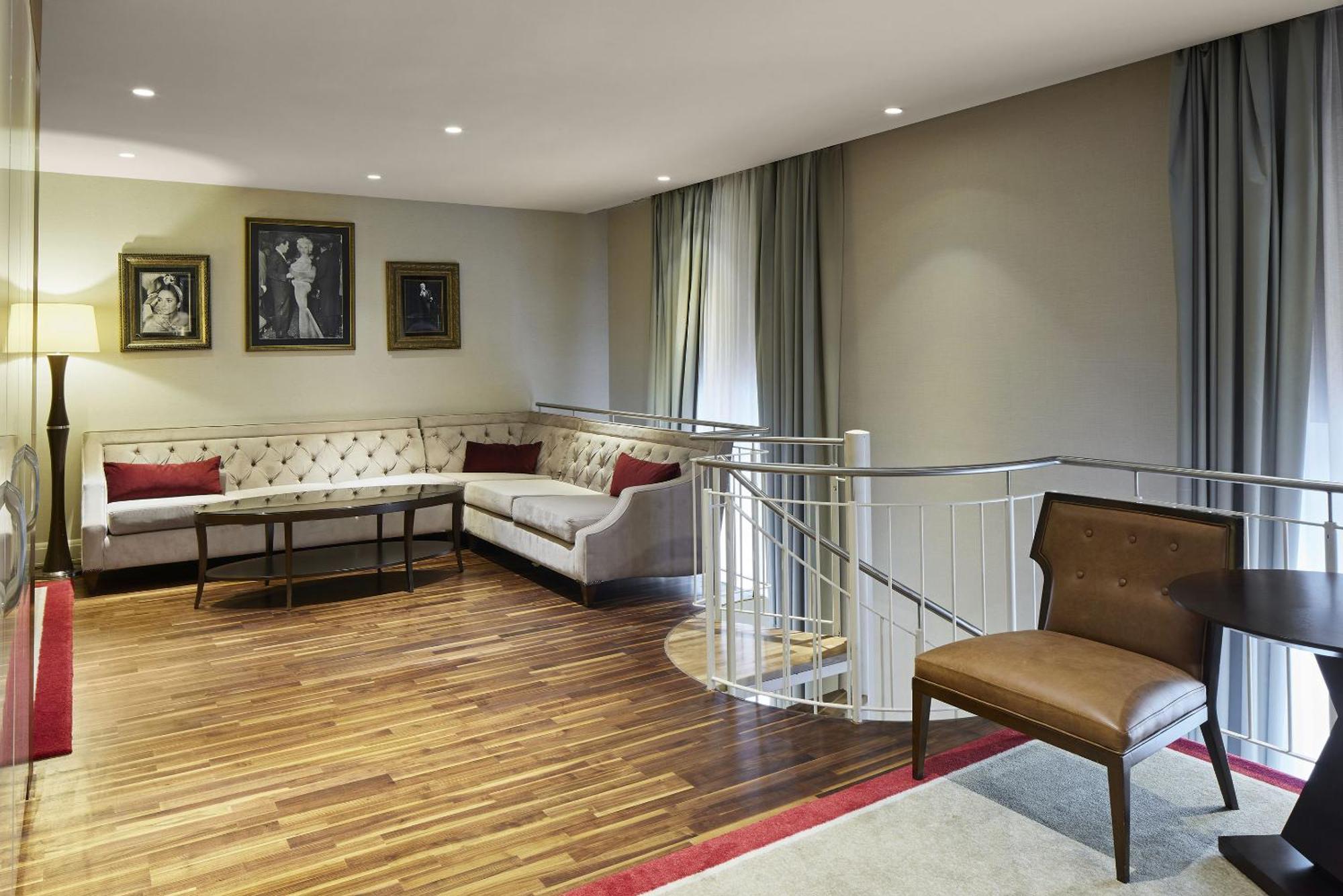 ไททานิค เกนดาร์เมนมาร์ค เบอร์ลิน โฮเทล Hotel ภายนอก รูปภาพ The interior of the hotel