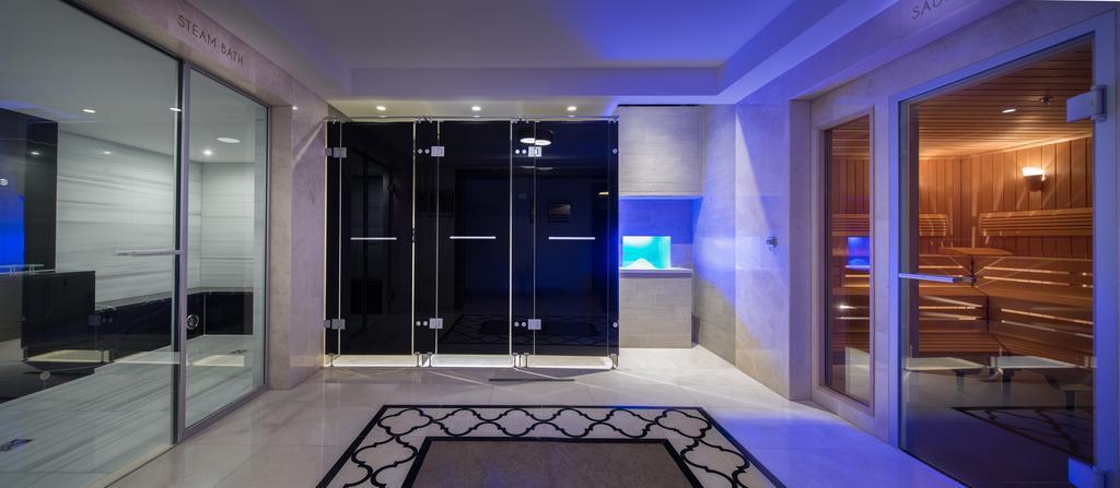 ไททานิค เกนดาร์เมนมาร์ค เบอร์ลิน โฮเทล Hotel ภายนอก รูปภาพ The entrance to the spa
